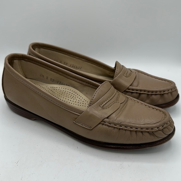 SAS Shoes - SAS Tripad Comfort tan penny loafers, size 6.5N